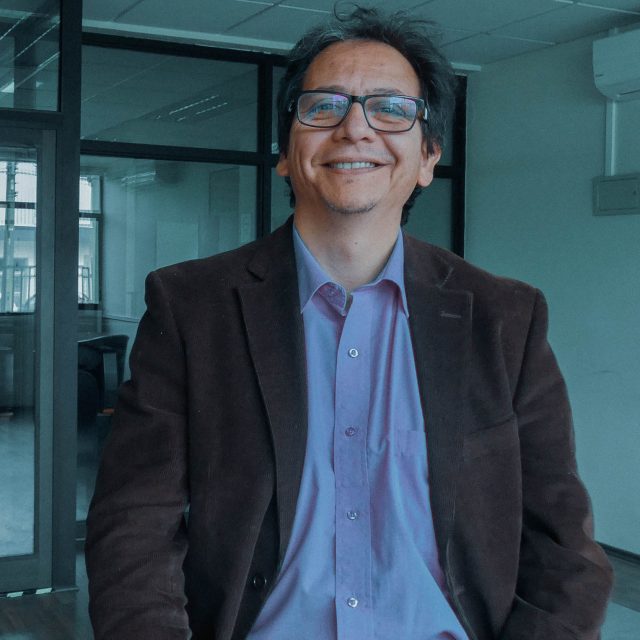 Dr. Carlos Cares